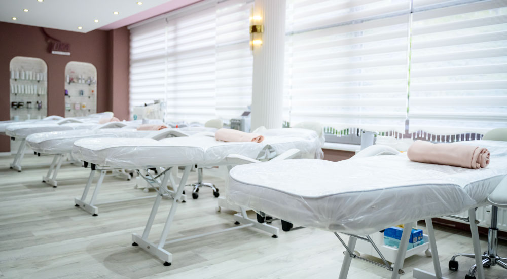 أكاديمية تقى التجميلية 4